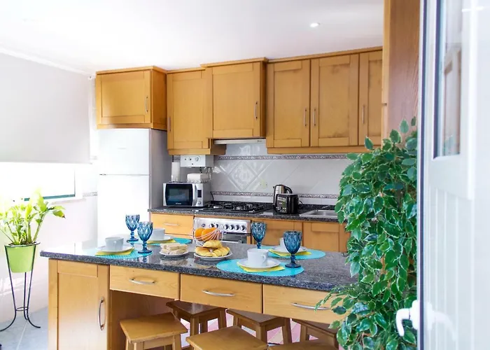 Housebea נאזרה
